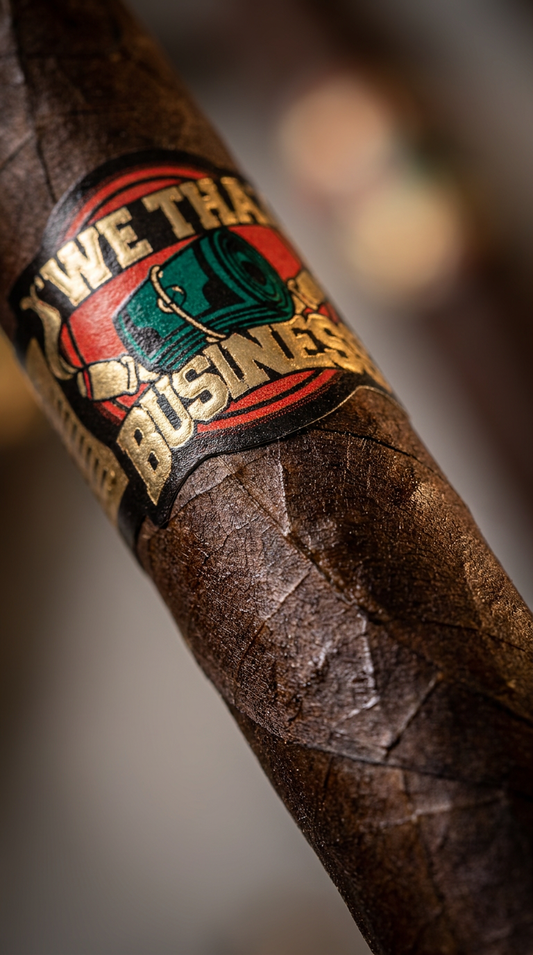 Close-up of We Tha Business Executive Maduro 7 x 48 Churchill cigar and band